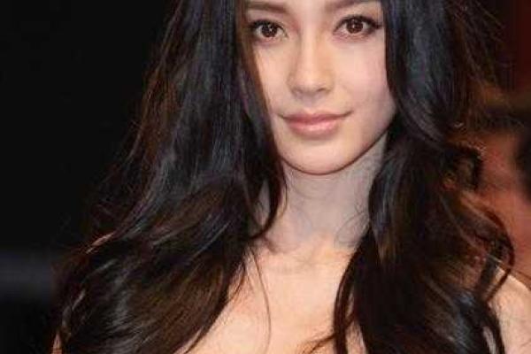 Китайская актриса судится с пластическими хирургами, доказывая естественную красоту своего лица