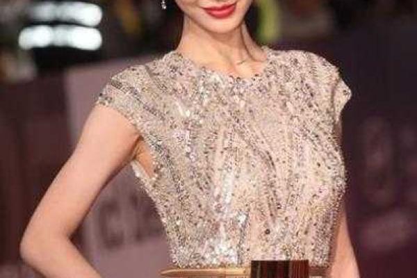 Китайская актриса судится с пластическими хирургами, доказывая естественную красоту своего лица