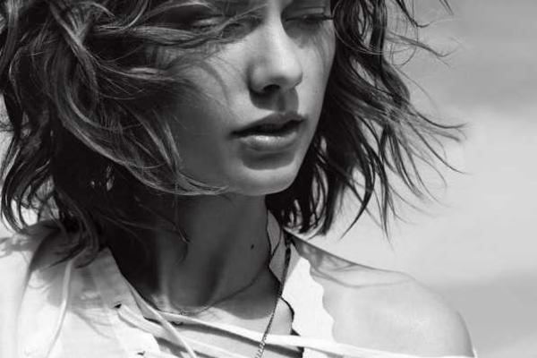 Певица Тейлор Свифт стала главной героиней пляжной фотосессии