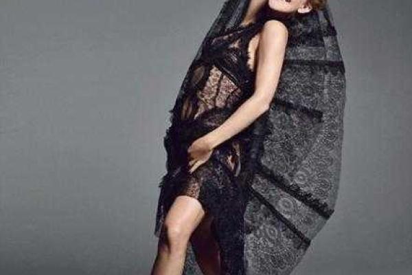 Роскошная Кейт Хадсон приняла участие в необычной фотосессии