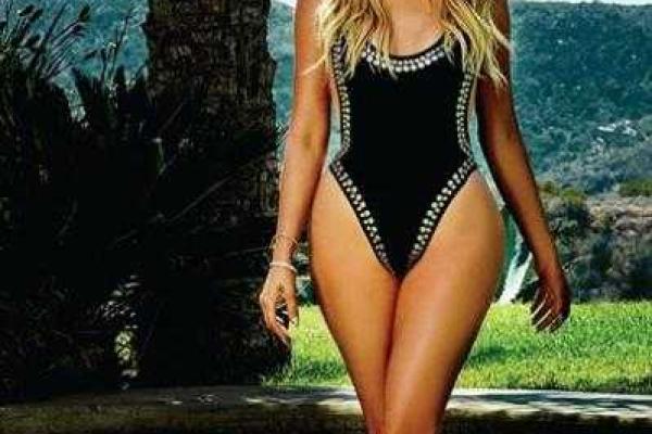 Сексуальные сестрички Ким Кардашьян приняли участие в пикантных фотосессиях