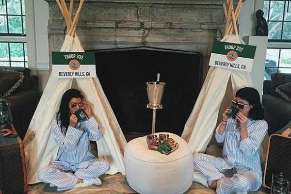 Беременная Ким Кардашян устроила "пижамную" вечеринку