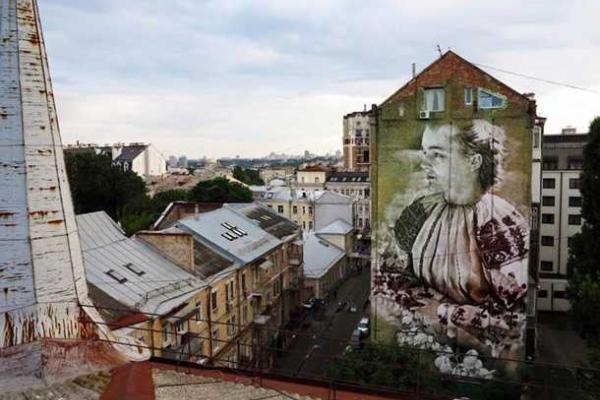 Австралийский художник подарил Киеву огромное граффити на стене многоэтажки Австралийский художник подарил Киеву огромное граффити на стене многоэтажки