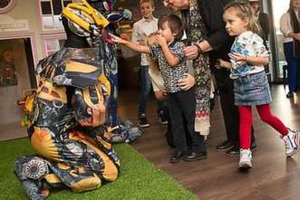 Дети Киркорова с няней побывали на светской вечеринке Дети Киркорова с няней побывали на светской вечеринке