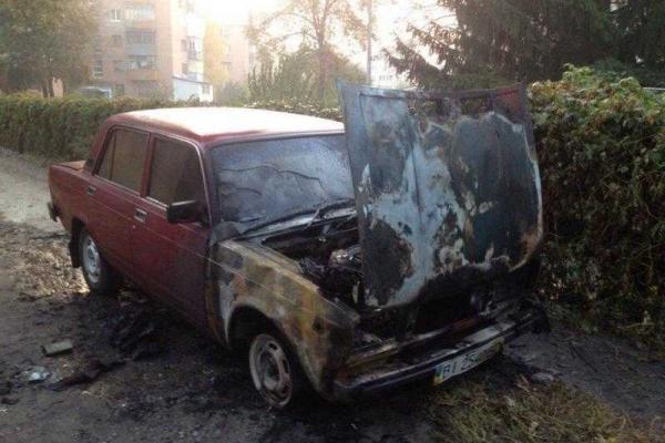 Предвыборные "разборки": в Полтаве журналисту "Громадського ТБ" сожгли автомобиль 