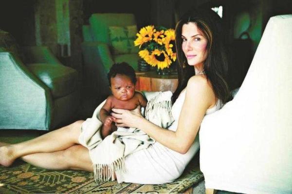 Сандра Буллок стала мамой для еще одного ребенка