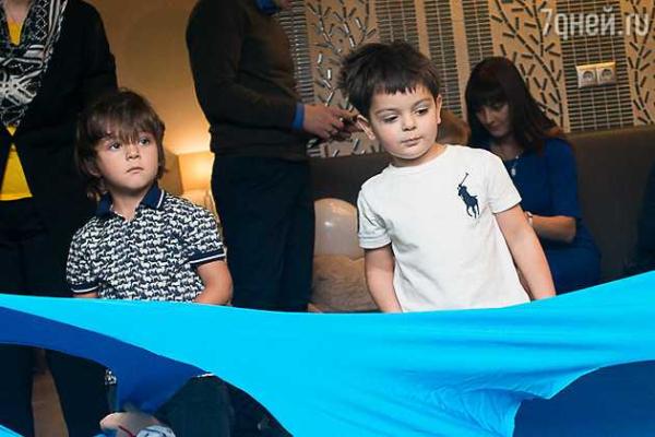 Дети Киркорова с няней побывали на светской вечеринке Дети Киркорова с няней побывали на светской вечеринке