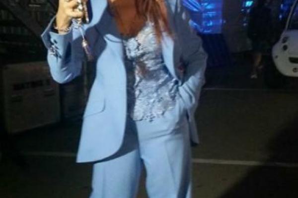 Певица Азиза покорила зрителей "Новой волны"