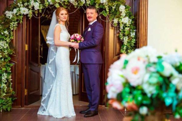 Крымчанка, жена Гиркина-Стрелкова показала на фото, как она счастлива с мужем 