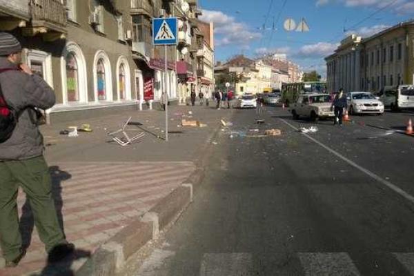 Обнаженный афроамериканец устроил "шоу" на балконе харьковского дома. Видео