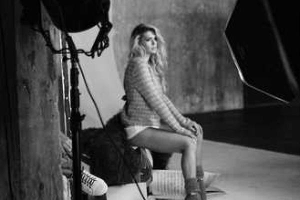 Вера Брежнева снялась топлес в рекламе колготок