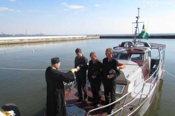 В Мариуполе пограничникам подарили катер