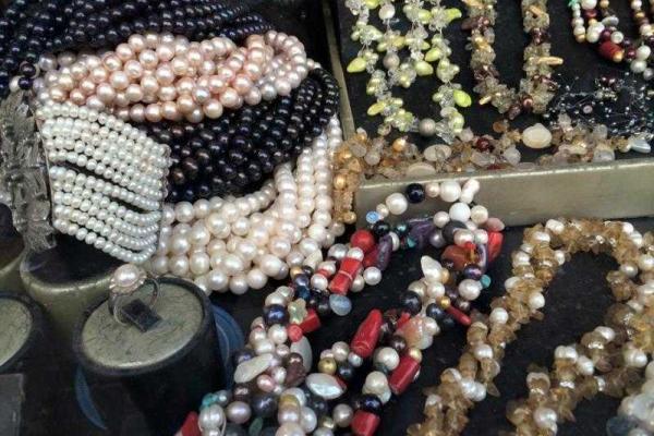 Бочкала показал магазинчик в Дамаске, где отовариваются российские военные 