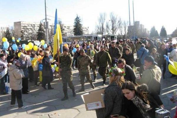 Украинские активисты объявили в соцсетях патриотический флешмоб "Герої повертаються додому"