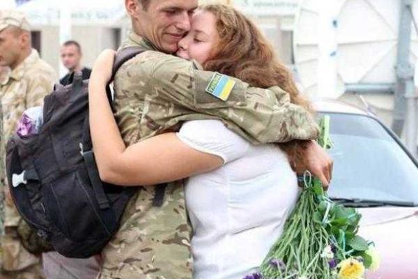 Украинские активисты объявили в соцсетях патриотический флешмоб "Герої повертаються додому" Украинские активисты объявили в соцсетях патриотический флешмоб "Герої повертаються додому"