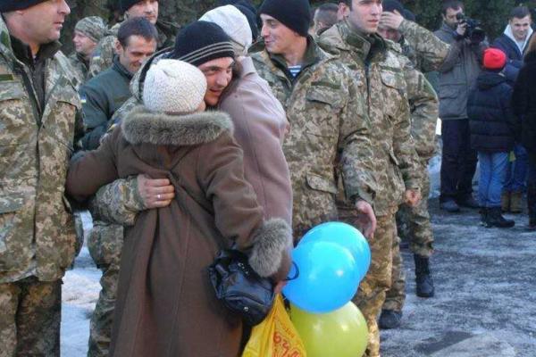 Украинские активисты объявили в соцсетях патриотический флешмоб "Герої повертаються додому"