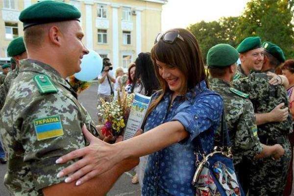 Украинские активисты объявили в соцсетях патриотический флешмоб "Герої повертаються додому" Украинские активисты объявили в соцсетях патриотический флешмоб "Герої повертаються додому"