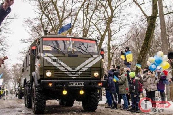 Украинские активисты объявили в соцсетях патриотический флешмоб "Герої повертаються додому"