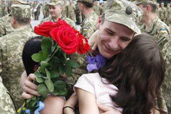 Украинские активисты объявили в соцсетях патриотический флешмоб "Герої повертаються додому"