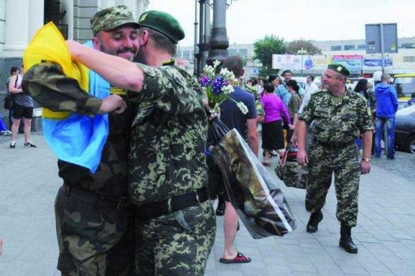 Украинские активисты объявили в соцсетях патриотический флешмоб "Герої повертаються додому"