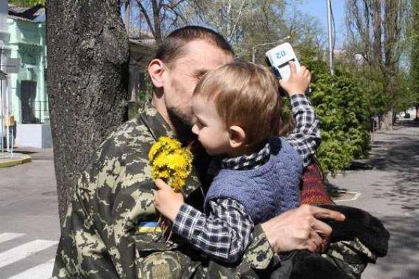 Украинские активисты объявили в соцсетях патриотический флешмоб "Герої повертаються додому" Украинские активисты объявили в соцсетях патриотический флешмоб "Герої повертаються додому"