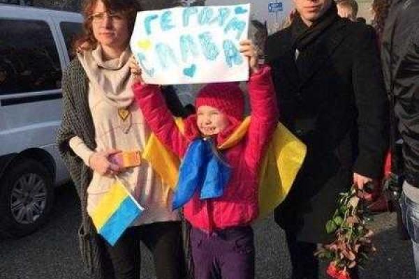 Украинские активисты объявили в соцсетях патриотический флешмоб "Герої повертаються додому"