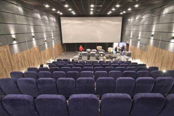 Столичный кинотеатр "Жовтень" готов встретить первых посетителей Столичный кинотеатр "Жовтень" готов встретить первых посетителей