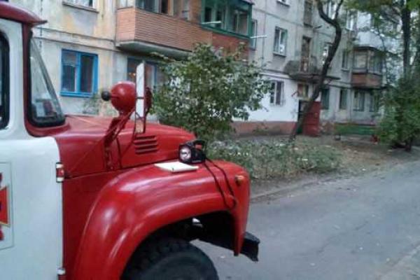 Жителей Мариуполя разбудил громкий взрыв: в жилой дом выстрелили из гранатомета