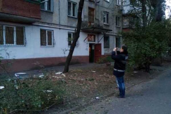 Жителей Мариуполя разбудил громкий взрыв: в жилой дом выстрелили из гранатомета