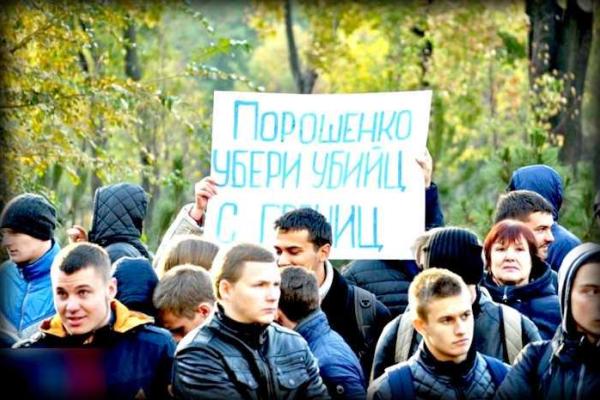 В Донецке митингуют: люди не довольны очередями на КПП в сторону свободной Украины В Донецке митингуют: люди не довольны очередями на КПП в сторону свободной Украины