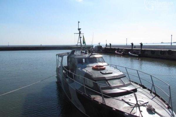 В Мариуполе пограничникам подарили катер