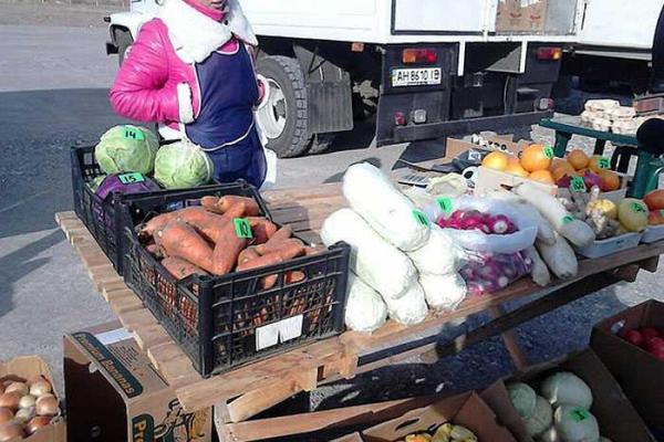 В Новотроицком появился украинский гуманитарно-логистический центр и КПП 