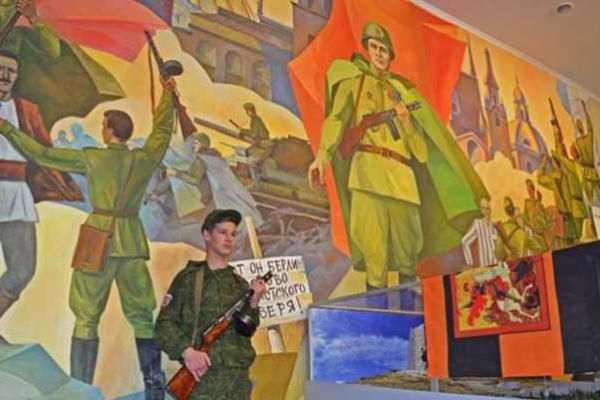 В донецком музее создали диораму битвы за Саур-Могилу между ВСУ и ополченцами "ДНР" В донецком музее создали диораму битвы за Саур-Могилу между ВСУ и ополченцами "ДНР"