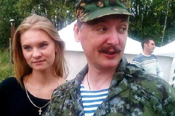 Крымчанка, жена Гиркина-Стрелкова показала на фото, как она счастлива с мужем 