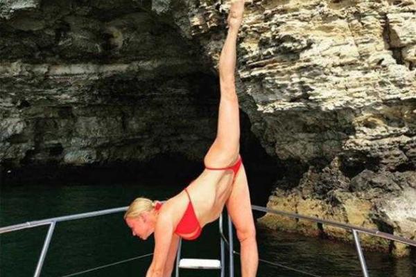 Анастасия Волочкова грудью бросилась на защиту своей растяжки