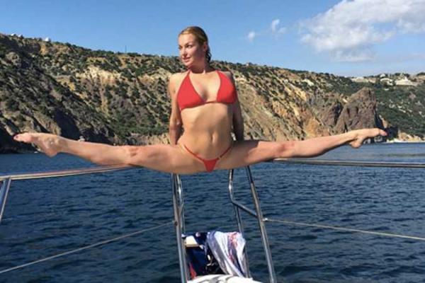 Балерина Волочкова разозлилась на фаната и планирует подать на него в суд