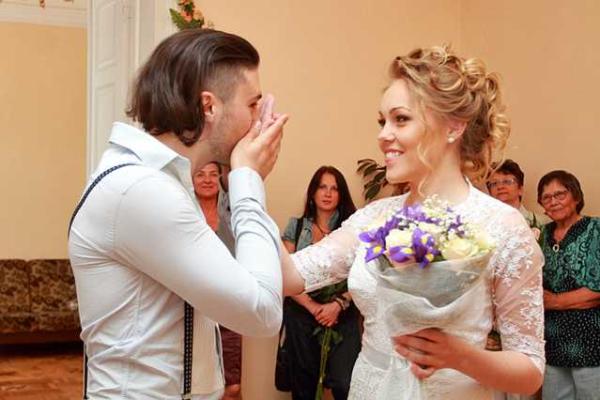 Певица Алеша и Тарас Тополя ждут второго ребенка