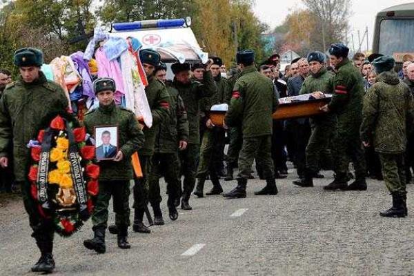 Родители погибшего в Сирии российского солдата обнаружили на теле сына множественные телесные повреждения Родители погибшего в Сирии российского солдата обнаружили на теле сына множественные телесные повреждения