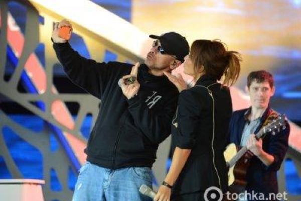 Эрос Рамазотти сделал селфи поцелуя с Ани Лорак 