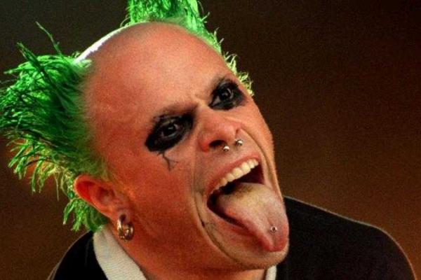 Эпатажный лидер группы The Prodigy застрял в Питере, потеряв паспорт