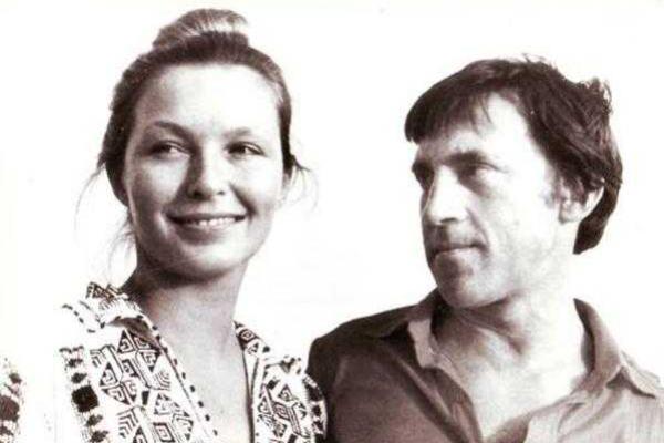 Марина Влади "прощается с прошлым" и выставляет на продажу посмертную маску Высоцкого