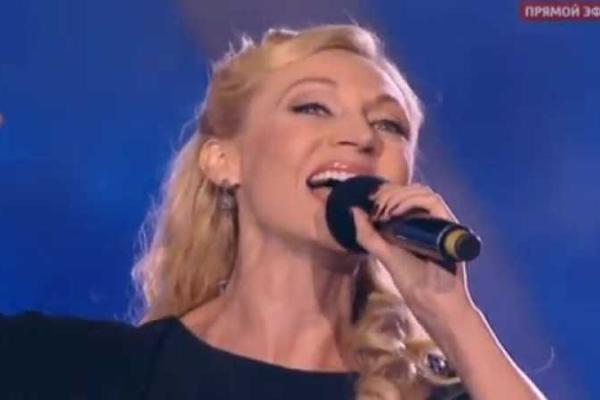 Кристина Орбакайте прилетела в Сочи вместе с любимым мужем Михаилом