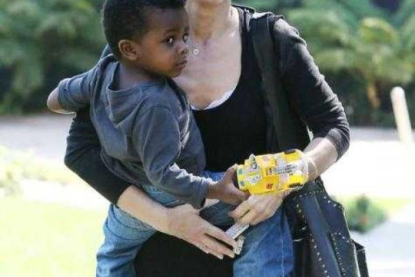 Сандра Буллок стала мамой для еще одного ребенка