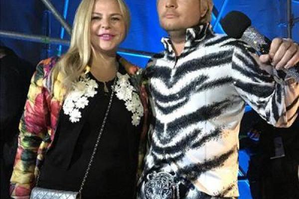 Золотой голос России появился на сцене "Новой волны" в умопомрачительном костюме Золотой голос России появился на сцене "Новой волны" в умопомрачительном костюме