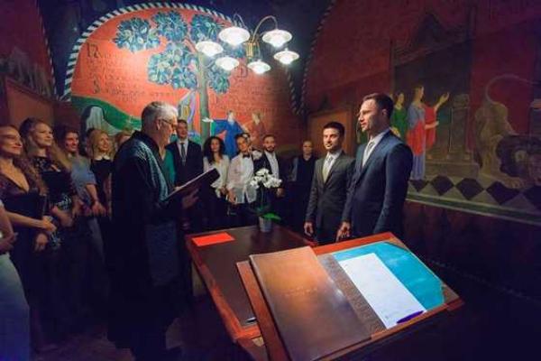 Экс-возлюбленный Екатерины Варнавы вступил в брак с мужчиной