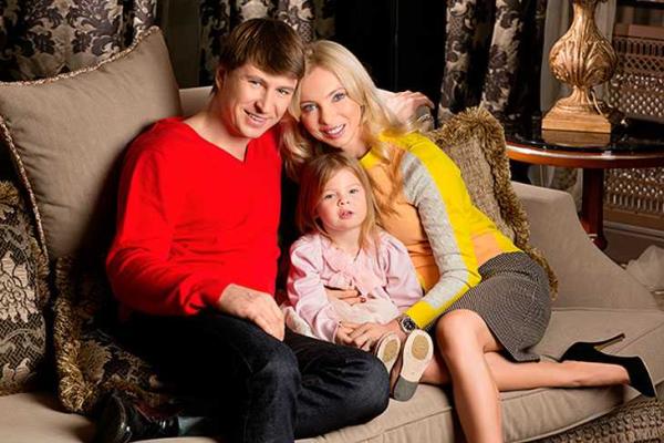 Алексей Ягудин принимает поздравления с рождением второй дочери