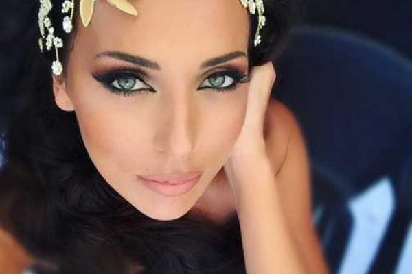 Изысканная Алсу не перестает удивлять поклонников шикарными образами