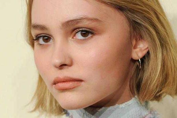 Юная дочь Джонни Деппа заставляет волноваться своего звездного отца 