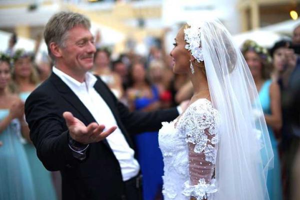 Татьяна Навка прокомментировала интервью ее падчерицы о "фальшивой" свадьбе