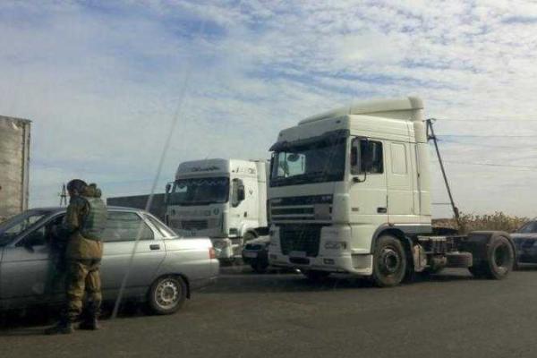 Между Красным Лиманом и Славянском на блокпосту образовалась длинная очередь - очевидцы Между Красным Лиманом и Славянском на блокпосту образовалась длинная очередь - очевидцы